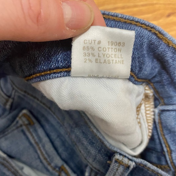 J Brand | EUC size 25 distressed Pulse Capri - Picture 4 of 7